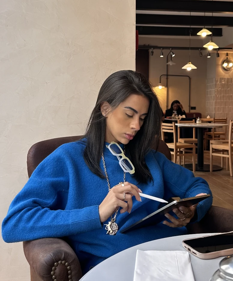 Aesthetic Photo Working Girl Coffee